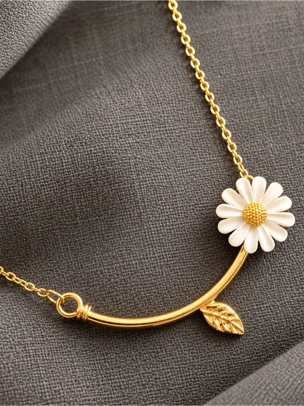 🌼 Kate Spade Inspired Daisy Necklace Gold Tone White Enamel Flower Leaf Charm